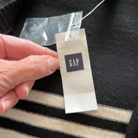 🌸Gap NWT cardigan size M. - Picture 9 of 17